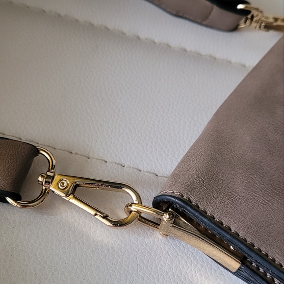 Melie Bianco Brett Vegan Leather Crossbody Bag ❤️ - Picture 5 of 8
